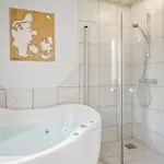 3 Bedroom Beautiful In Hébergement de vacances *