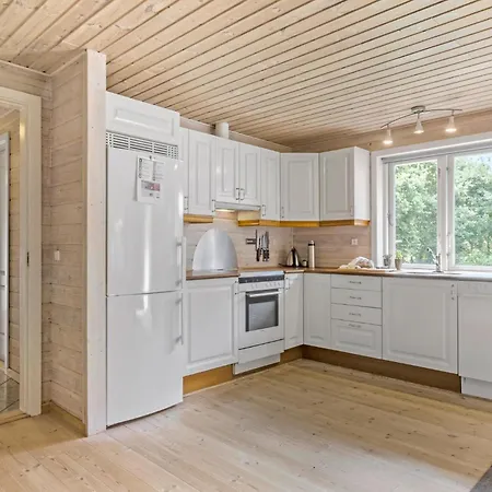 Holiday home 3 Bedroom Beautiful In Hadsund
