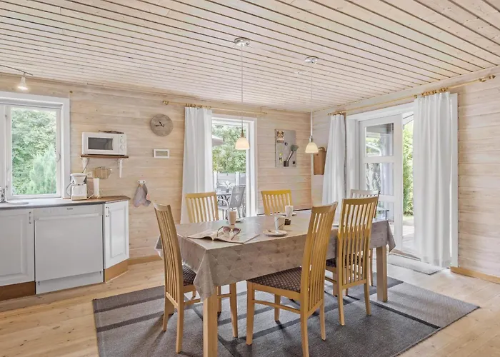 3 Bedroom Beautiful In Holiday home