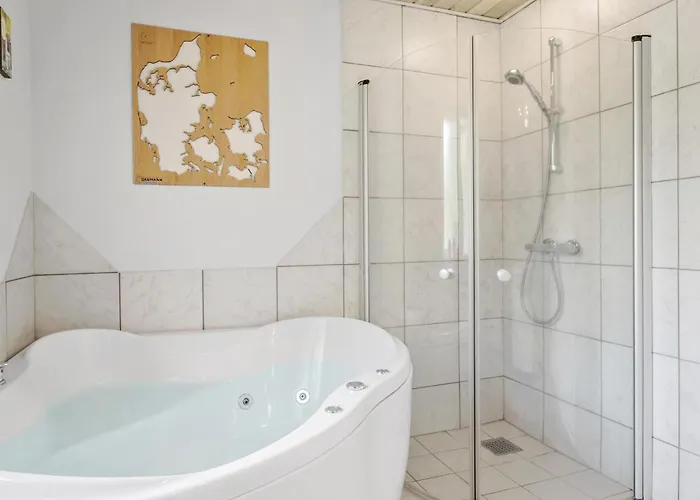3 Bedroom Beautiful In Holiday home *