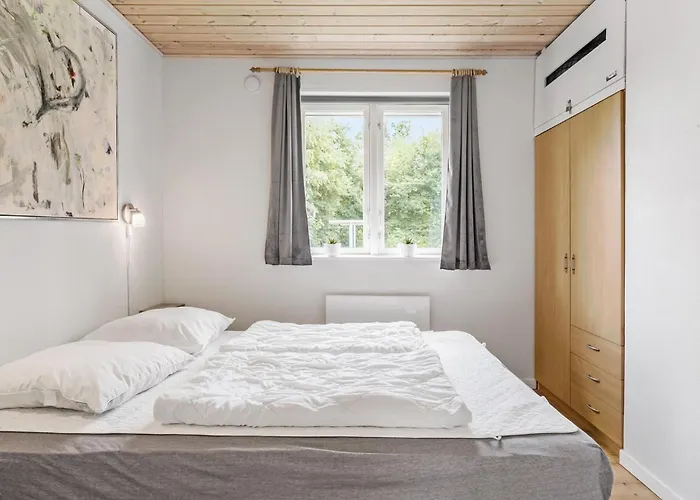 3 Bedroom Beautiful In Holiday home Hadsund