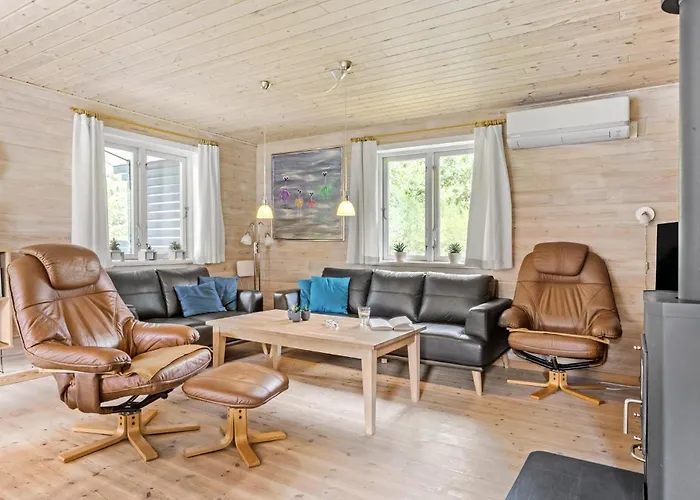 Holiday home 3 Bedroom Beautiful In Hadsund